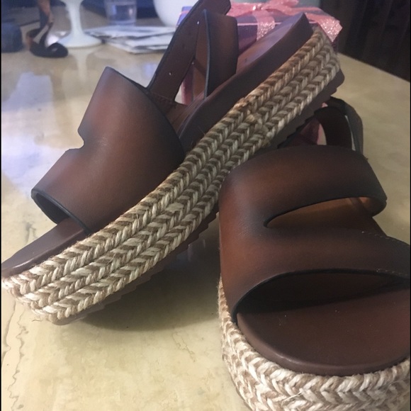 Sandals - Picture 1 of 4